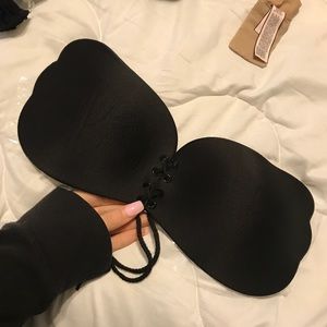 Sticky plunge strapless bra
